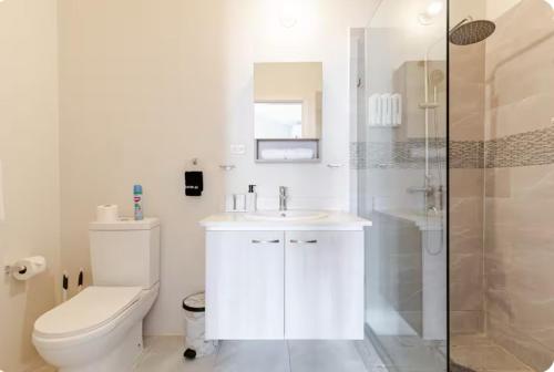 CrearyStays in Discovery Bay