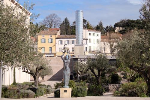 Viesnīcas āriene, Lou Tranquillou - Nature - Piscine - Idéalement Placé (Maison Super Calme et Confortable - Idealement Situee - Clim - Vue Montagnes - Piscine Partagee - Pa) in Sauzet (Rhone-Alpes)