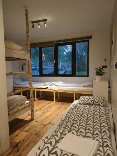 1 twin bed