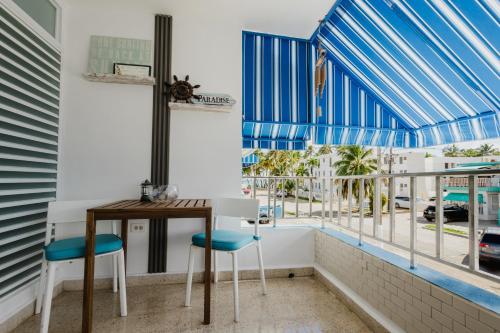 balkon/terras, Oceanview Apartment Steps to the Beach in Luquillo