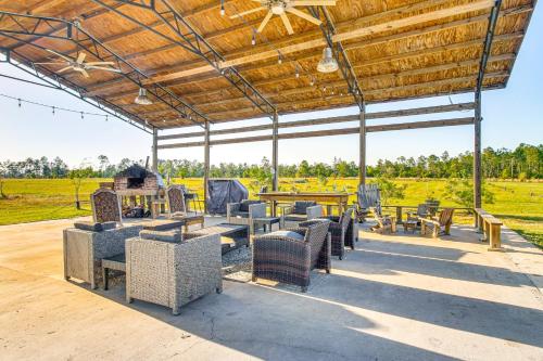 Outdoor Entertainment Area: Fountain Family Home!