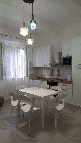 MARIANTONIA Apartment And Rooms - Ravagnese