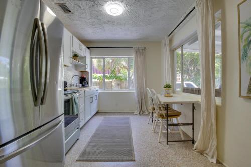 Chic Deerfield Beach Cottage - Walk to Beach! in Deerfield Beach, USA