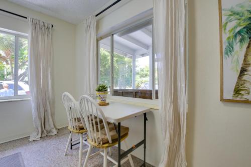 Chic Deerfield Beach Cottage - Walk to Beach! in Deerfield Beach, USA
