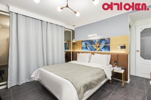 Gugi Hotel Room Type - Deluxe Double Room