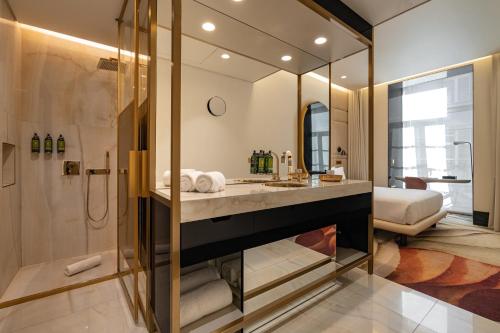room detail thumbnail 2