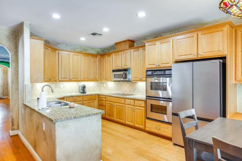 5 Mi to Dtwn Modesto Family Home with Patio! in Sisk