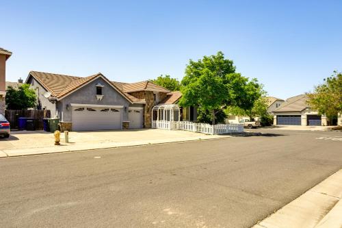 5 Mi to Dtwn Modesto Family Home with Patio! in Sisk