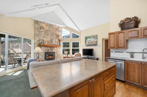 Two-Bedroom Townhouse image 10