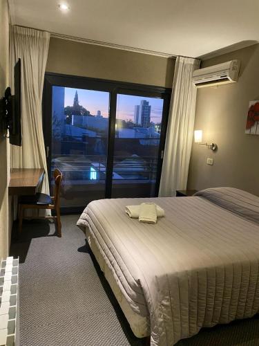 Double or Twin Room image 7