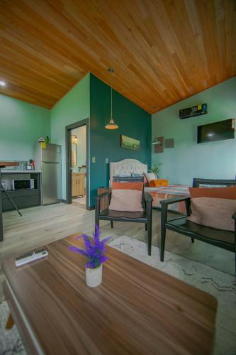 Paraiso Lima -Luxury King Suite with Private Jacuzzi Balcony-5 min to La Fortuna, Fortuna (photo 8)