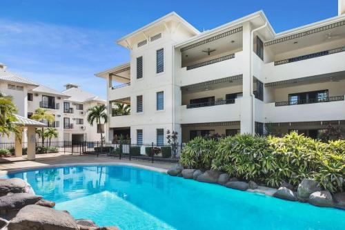 Townsville Waterfront Apartment with 2 BR Pool & Parking, Townsville