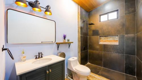 Refugio Turquesa-Luxury King Suite with Private Jacuzzi Balcony-5 min to La Fortuna, Fortuna (photo 10)