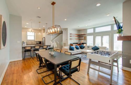 Modern 3B 3BA in Houston Heights with Private Patio near Beer Can House