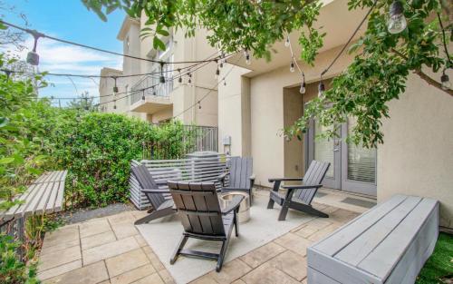 Modern 3B 3BA in Houston Heights with Private Patio near Beer Can House