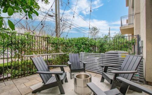 Modern 3B 3BA in Houston Heights with Private Patio near Beer Can House
