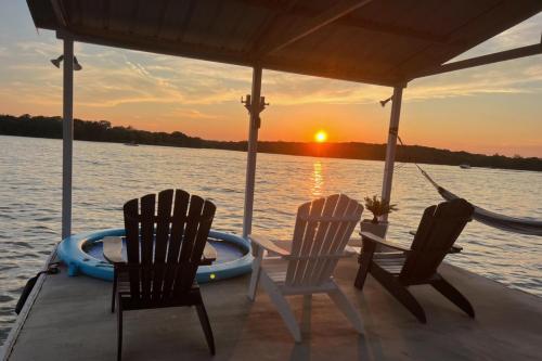 Dockside Digs, Kingsland