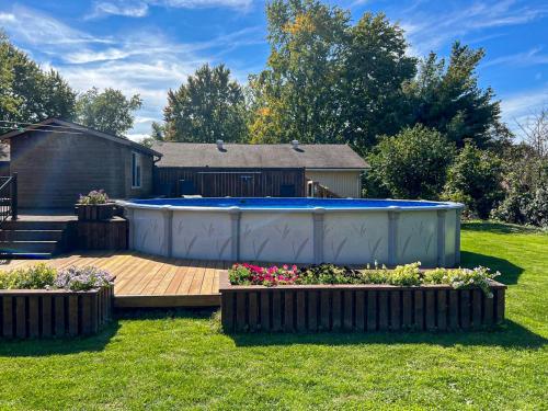 المنطقة المحيطة, Bright Lake Cottage with Pool and Hot Tub in فورا ايري