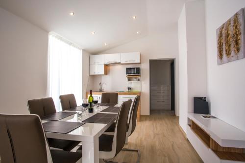 Adrion Aparthotel - image 11