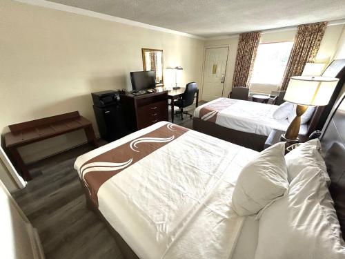 Queen Room with Two Queen Beds - Smoking