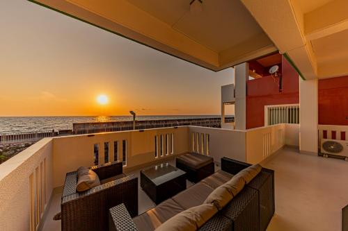 Surrounding environment, SUNSETCHURAー海が見える宿ーA relaxing moment in Kadena