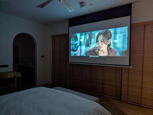Deluxe Double Room with Balcony image 8