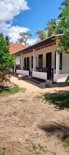 外観, Nilaveli Beach Rooms in トリンコマリー