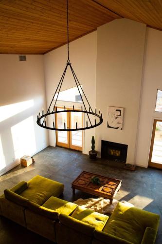 West & Wild Yucca Hip Modern Pool Sleeps 12 in Yucca Valley, USA