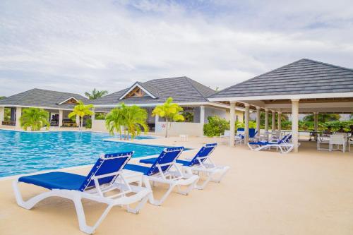 Baseinas, Tropical 3 Bedroom Villa - Ocho Rios in Plantation Village
