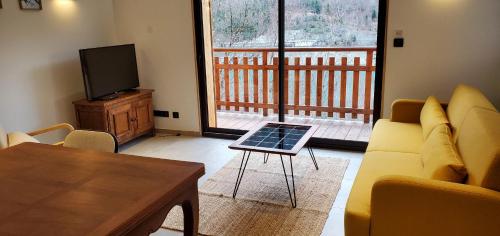 Appartement tout confort avec balcon et coin terrasse in Allemont