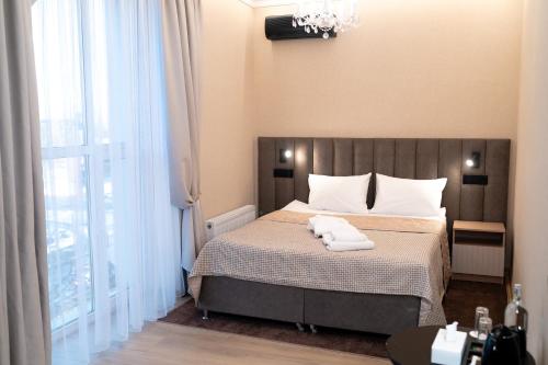 1 king bed, 2 twin beds