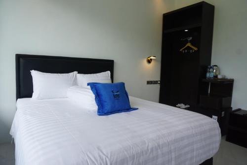 Nyawang Lintang Villa near Kukup Beach