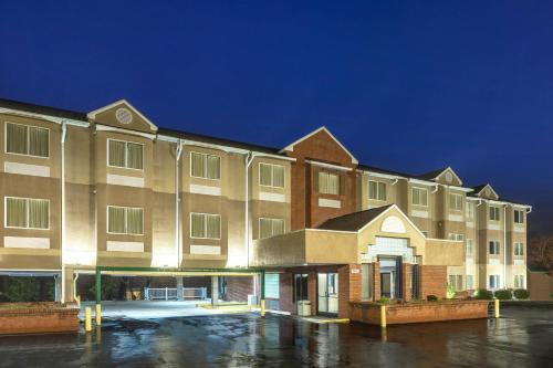 Microtel Inn by Wyndham Lake Norman - image 12