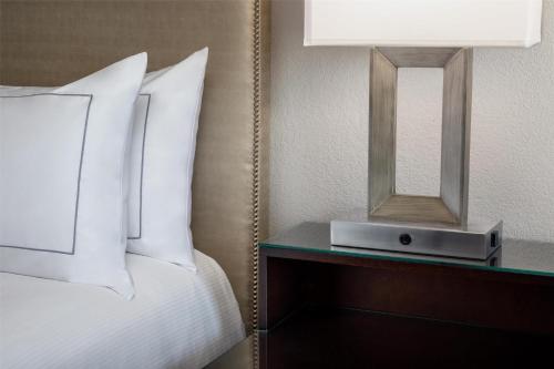 Hilton Arlington - image 3