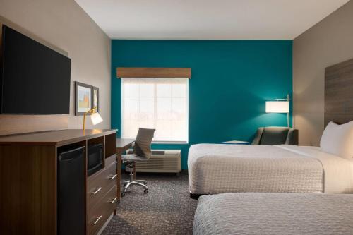2 double beds