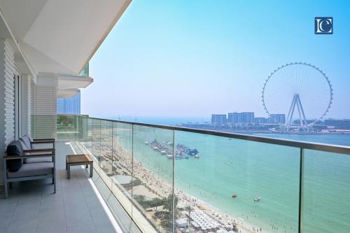 Luxury Escapes - Exquisite 3BR plus Maid, Full Sea View in JBR, Dubaj