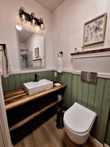 Wild Ginger Hotel - 화장실