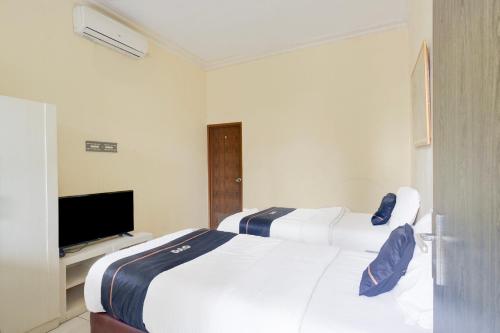 Delxue Twin Room image 5