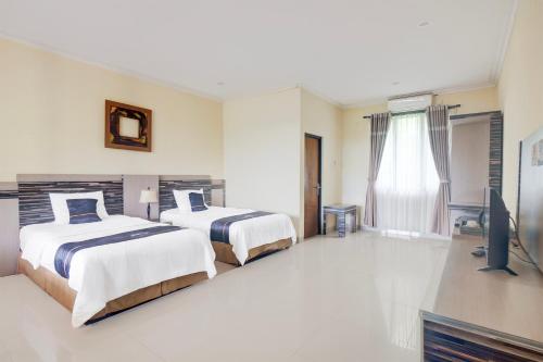 Superior Twin Room image 6