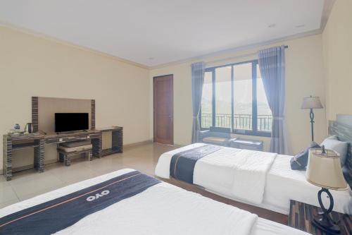 Superior Twin Room image 5