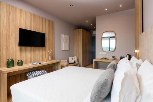 Superior Double or Twin Room with Sea View image 5