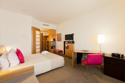 room detail thumbnail 1