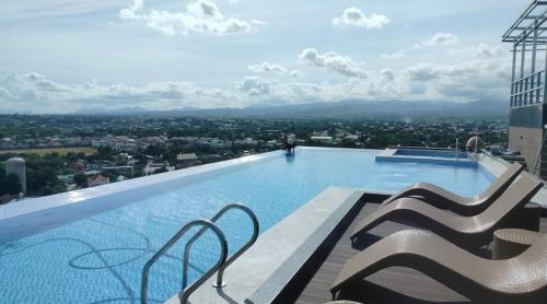 Sheryll Escapes - La Grande 11th floor, Phase 2, luxury 1BR balcony, Angeles (foto 8)