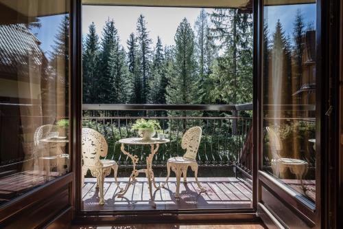 One-Bedroom Apartment with Balcony