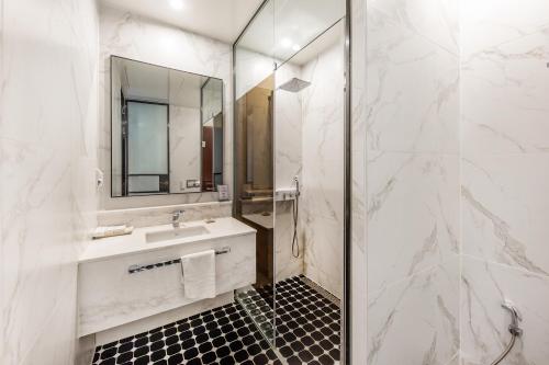 H Avenue Gwanganri Beach Room Type - Panorama Suite with Sea View