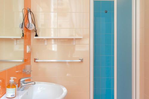 Triple Room with Private Bathroom image 7