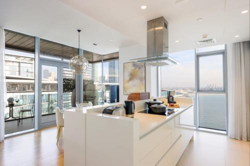 Livbnb-Upgraded 2BR plus Maid's Room with Sea View, Dubai (Foto 6)