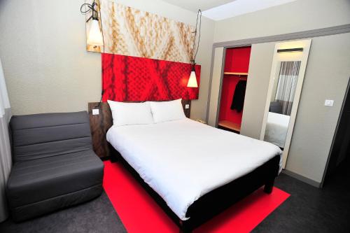 ibis Lyon Centre Ideally located in the 7e arrondissement area, ibis Lyon Centre promises a relaxing and wonderful visit. The property has everything you need for a comfortable stay. Take advantage of the propertys 2