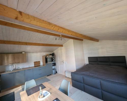 廚房, Ferienhaus am See Wutzsee mit direktem Seezugang in 林多