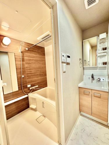 F Hotel 新築アパート 近くに品川と羽田空港 无料駐車場予約必須 - 샤워실